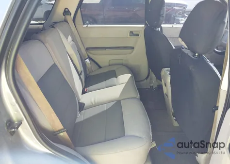 2008 Ford Escape Xlt z USA, uszkodzony, nr VIN 1FMCU03158KC01684